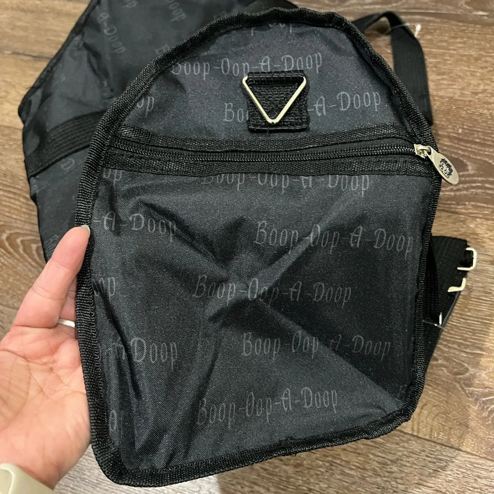 NWT Betty boop duffle bag / weekender travel bag black and white - Picture 7 of 14